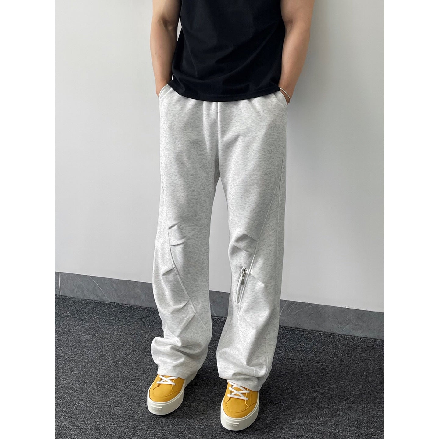 Casual Style Zipper Heavyweight Track Pants for Men Grey Pleated Cargo Trousers with Floral Pattern Straight Fit with Slight Flare Autumn Fashion